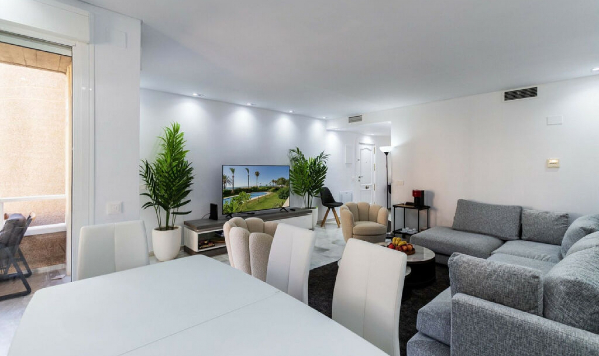 Resale - Apartment -
La Carihuela