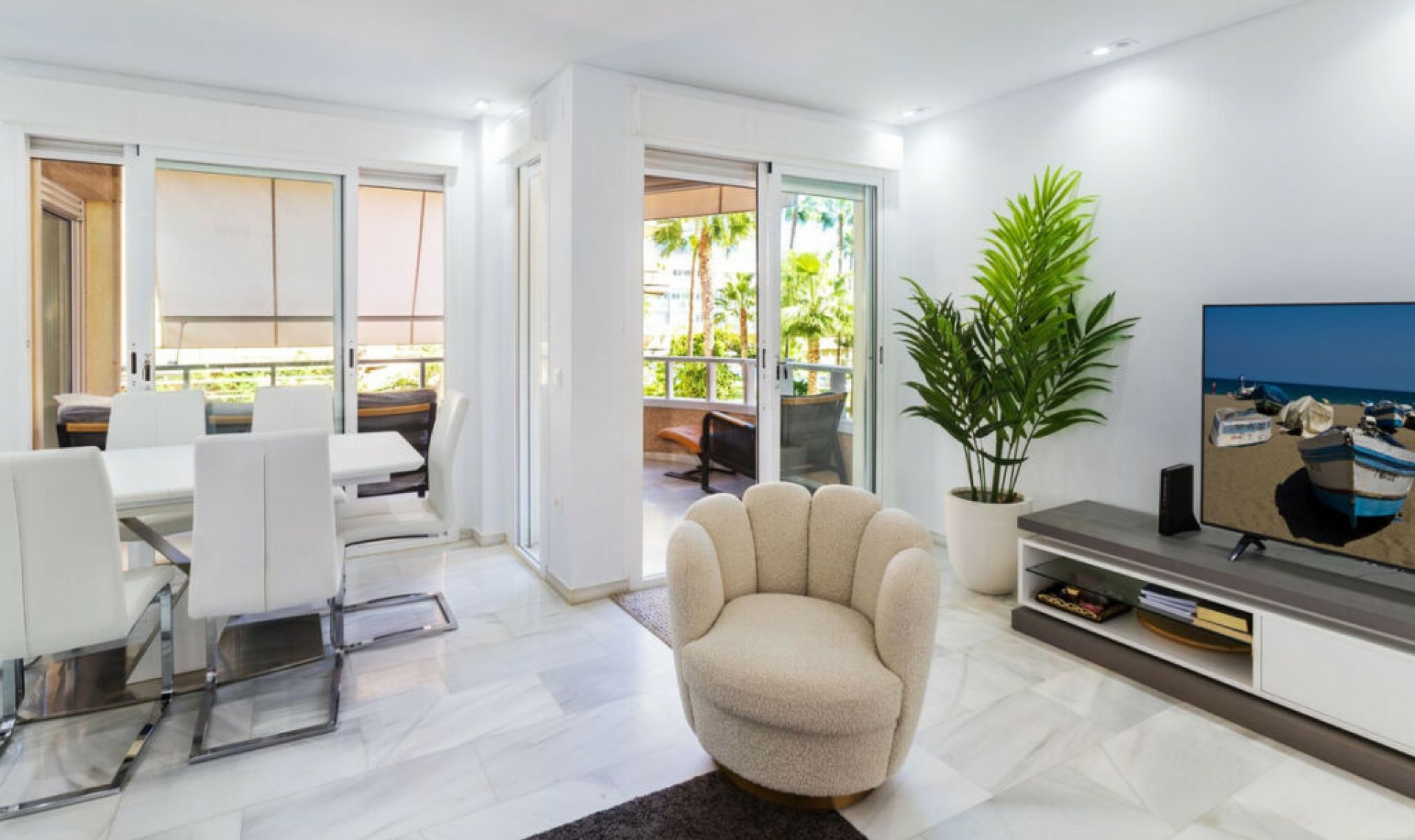 Resale - Apartment -
La Carihuela