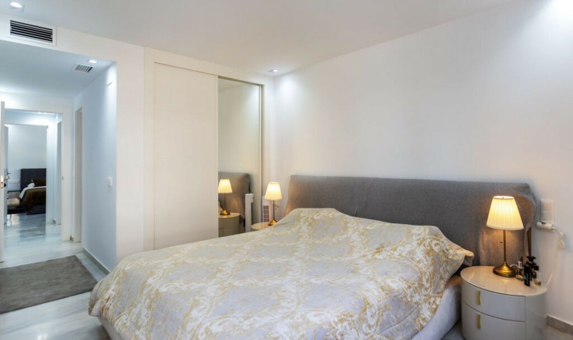 Resale - Apartment -
La Carihuela