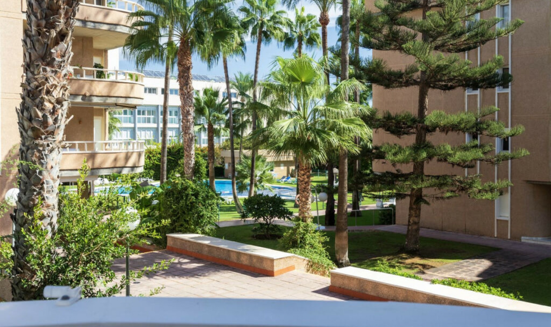 Resale - Apartment -
La Carihuela