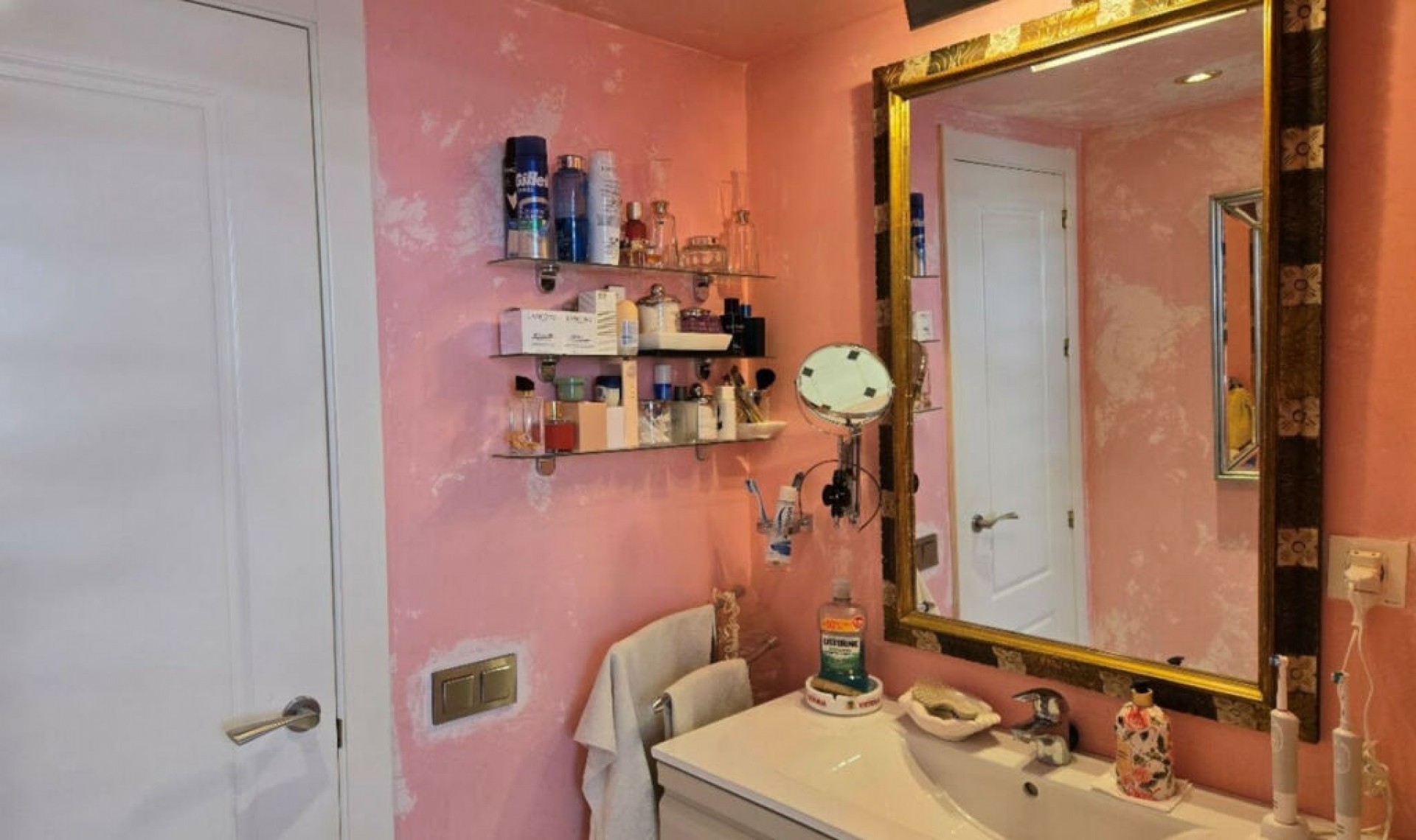 Resale - Apartment -
La Carihuela