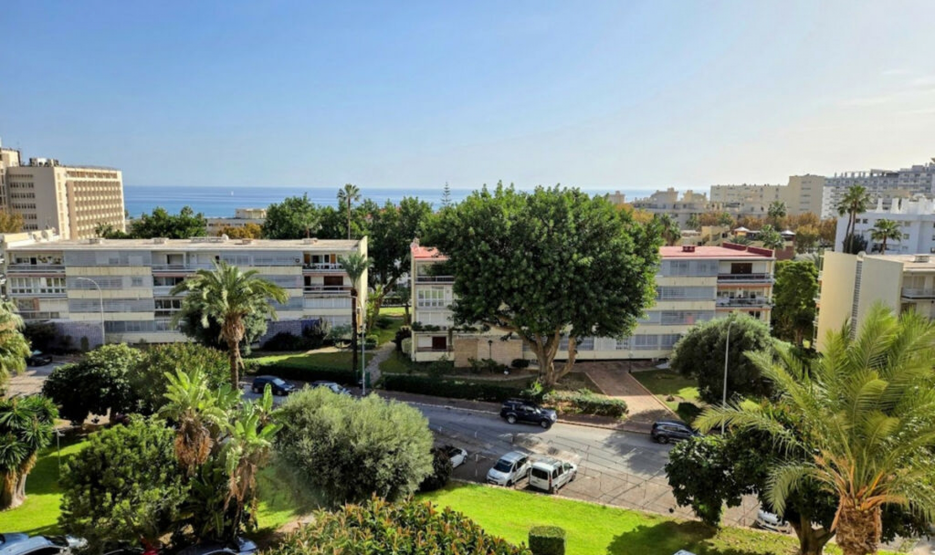 Resale - Apartment -
La Carihuela