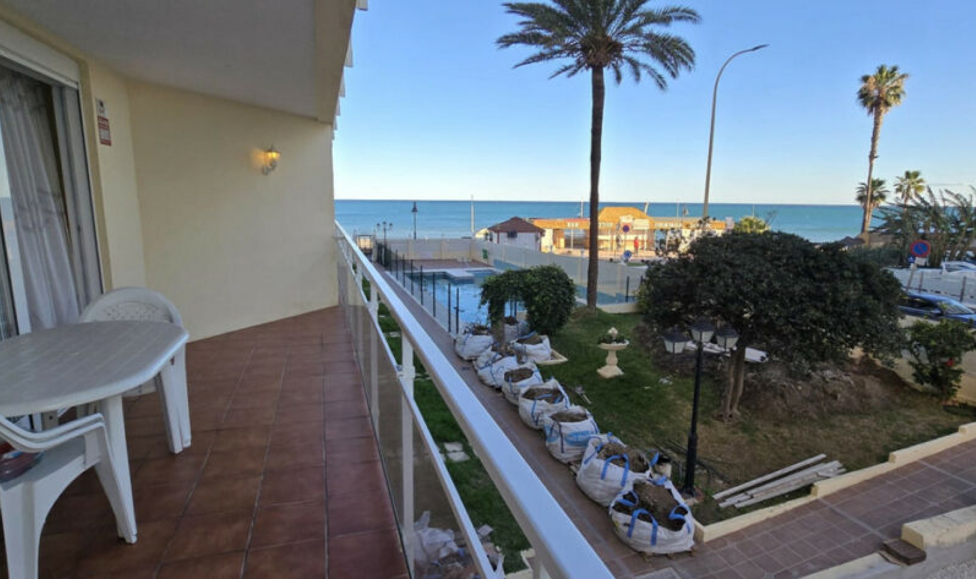 Resale - Apartment -
La Carihuela