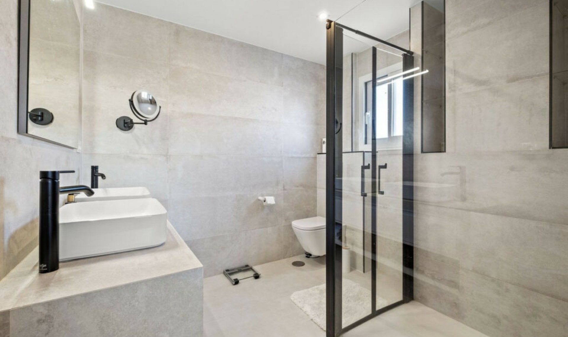 Resale - Apartment -
La Carihuela