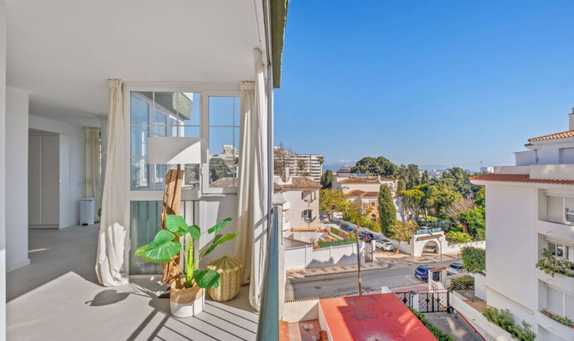 Resale - Apartment -
La Carihuela