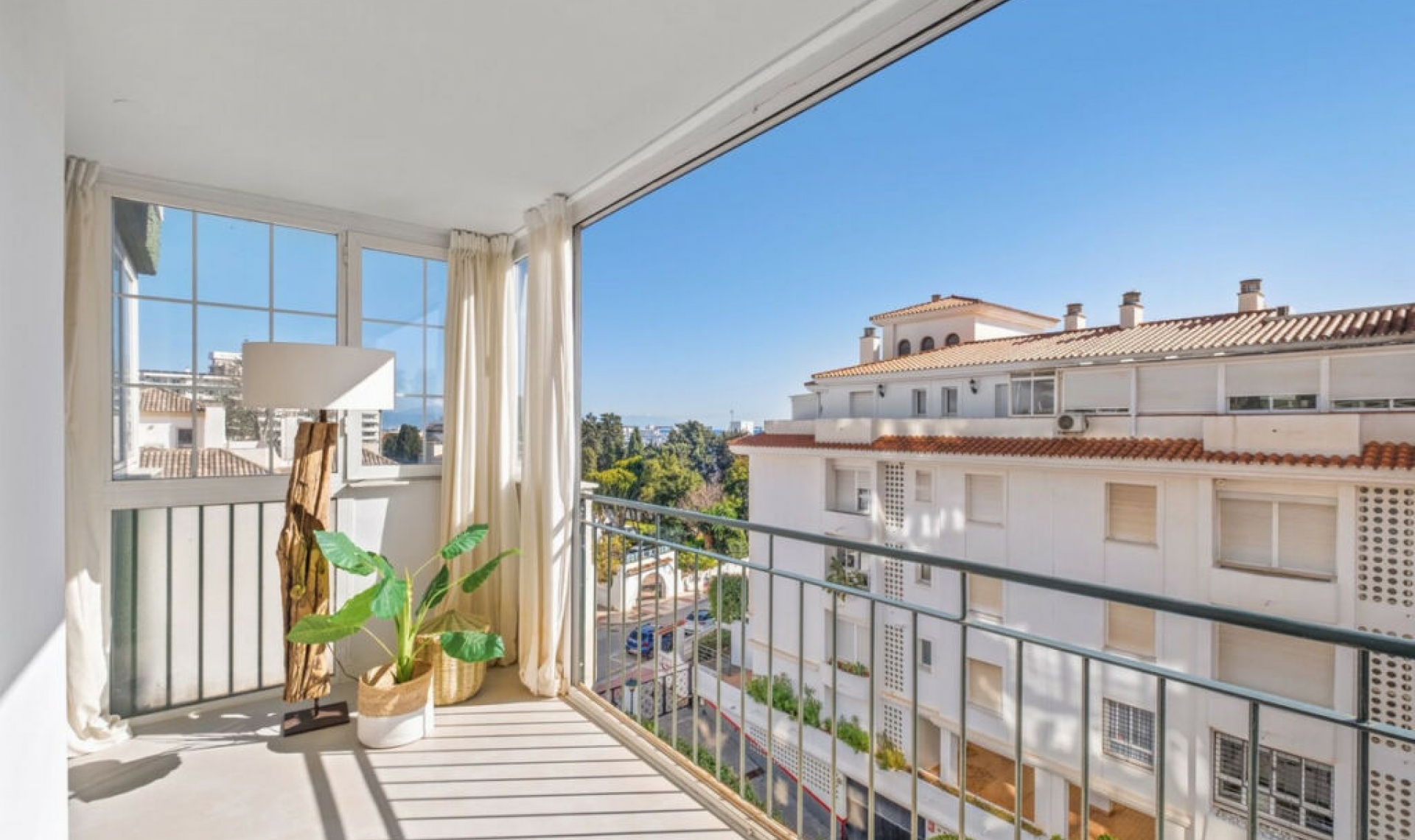 Resale - Apartment -
La Carihuela