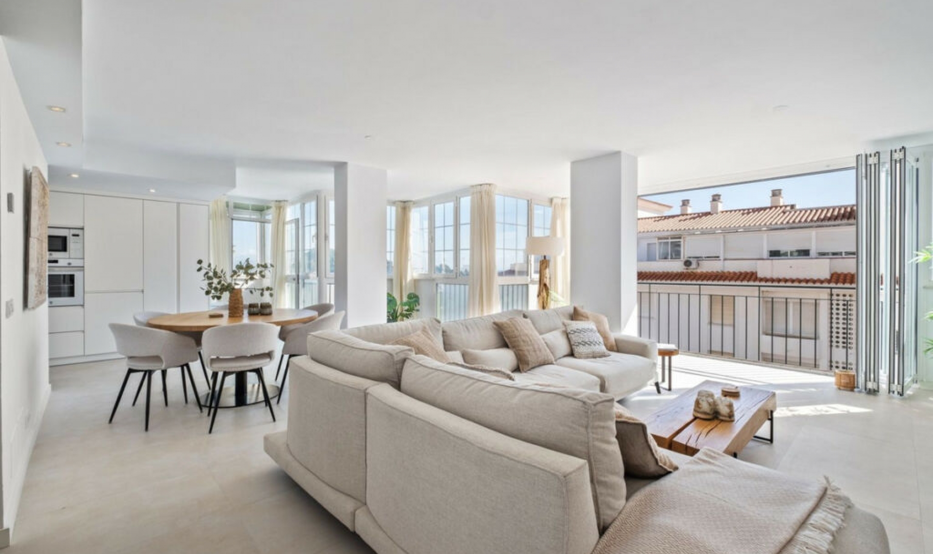 Resale - Apartment -
La Carihuela