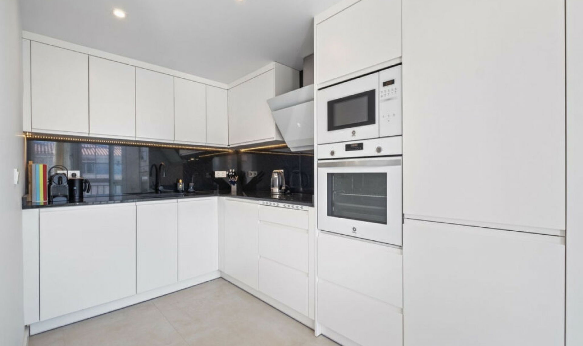 Resale - Apartment -
La Carihuela