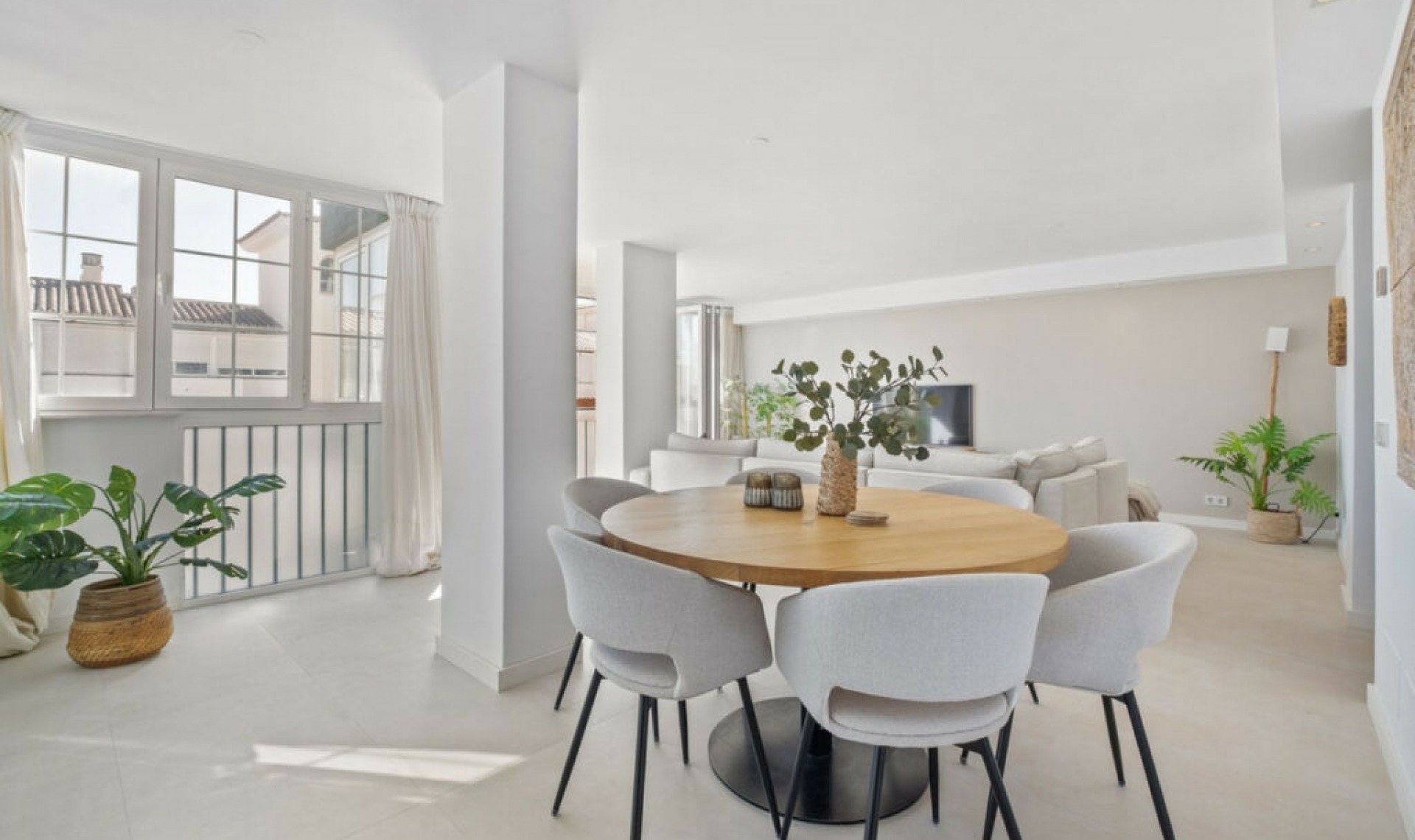 Resale - Apartment -
La Carihuela