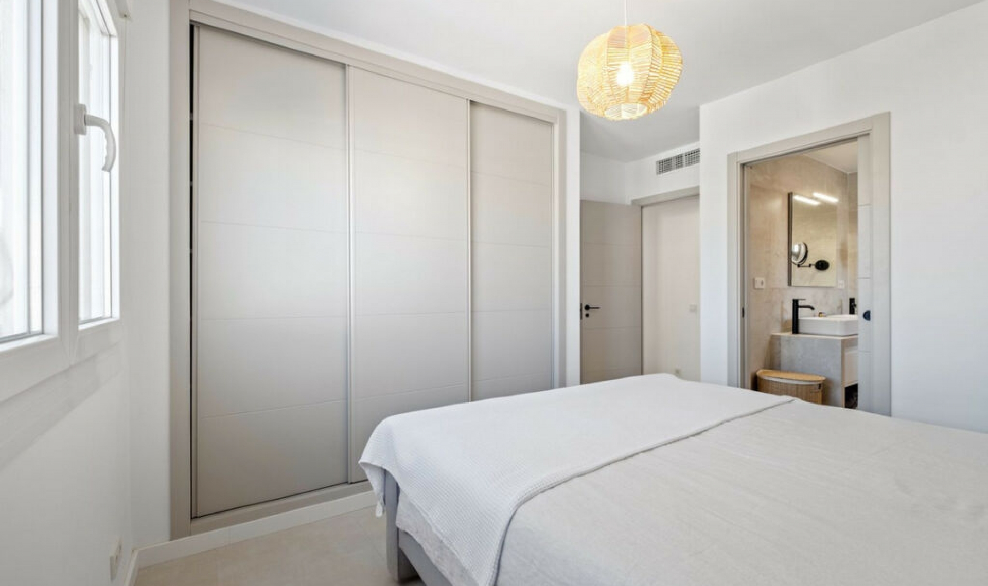 Resale - Apartment -
La Carihuela