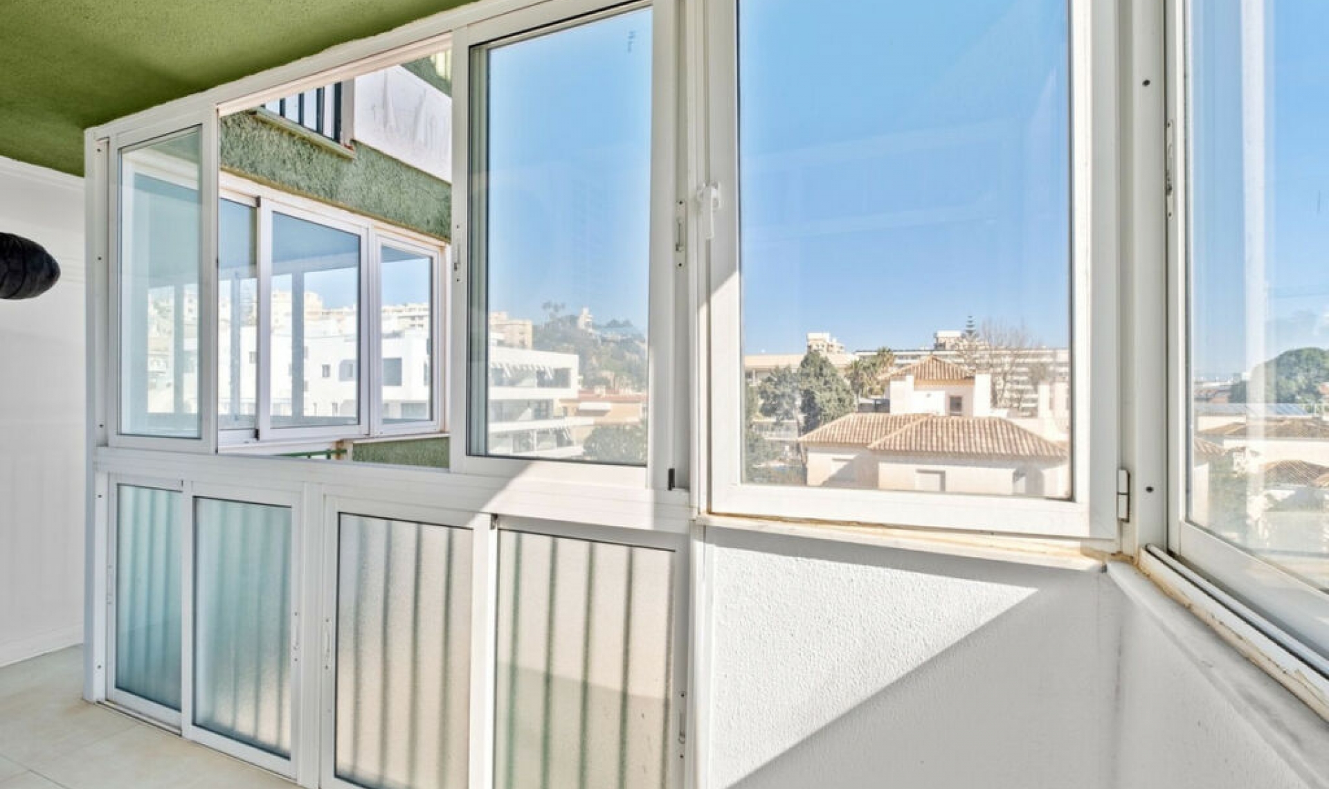 Resale - Apartment -
La Carihuela