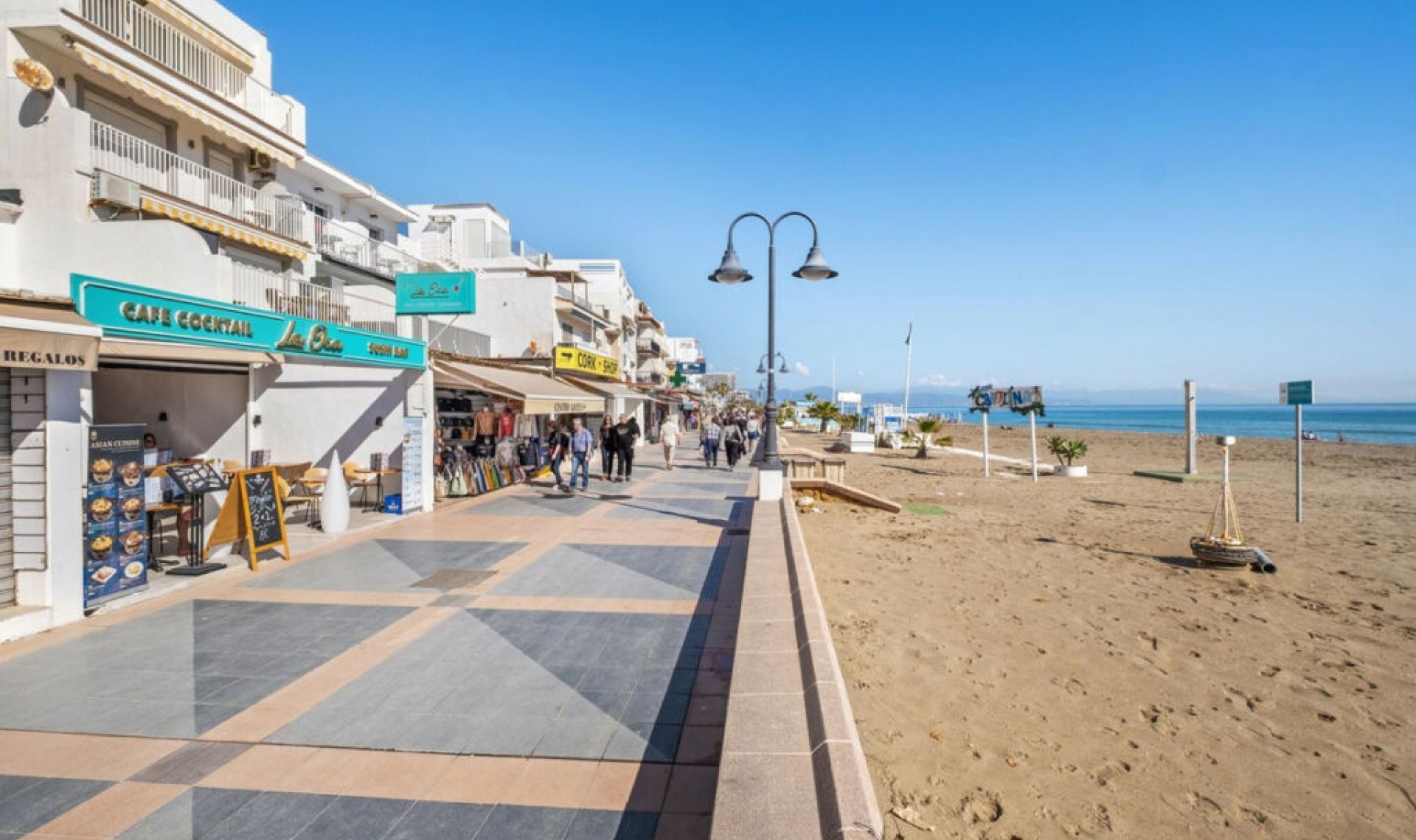 Resale - Apartment -
La Carihuela
