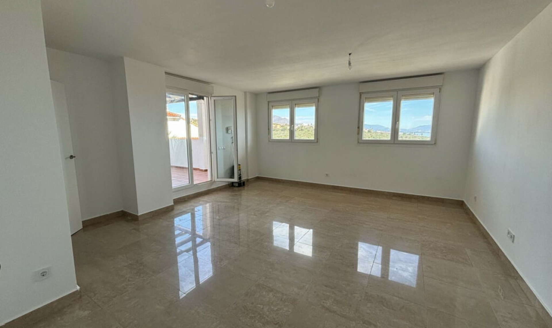 Resale - Apartment -
La Duquesa