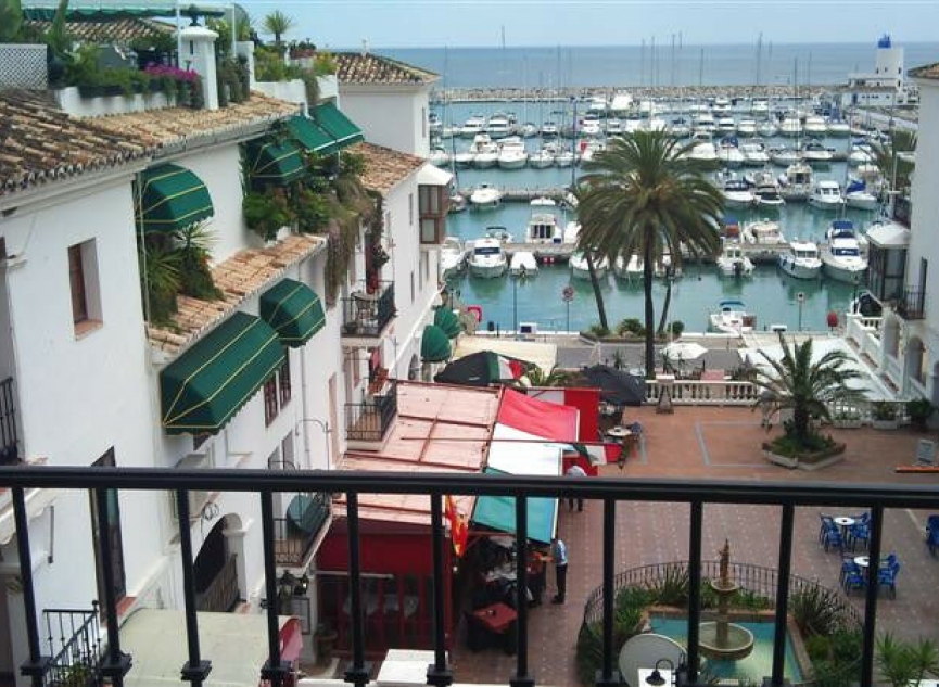 Resale - Apartment -
La Duquesa