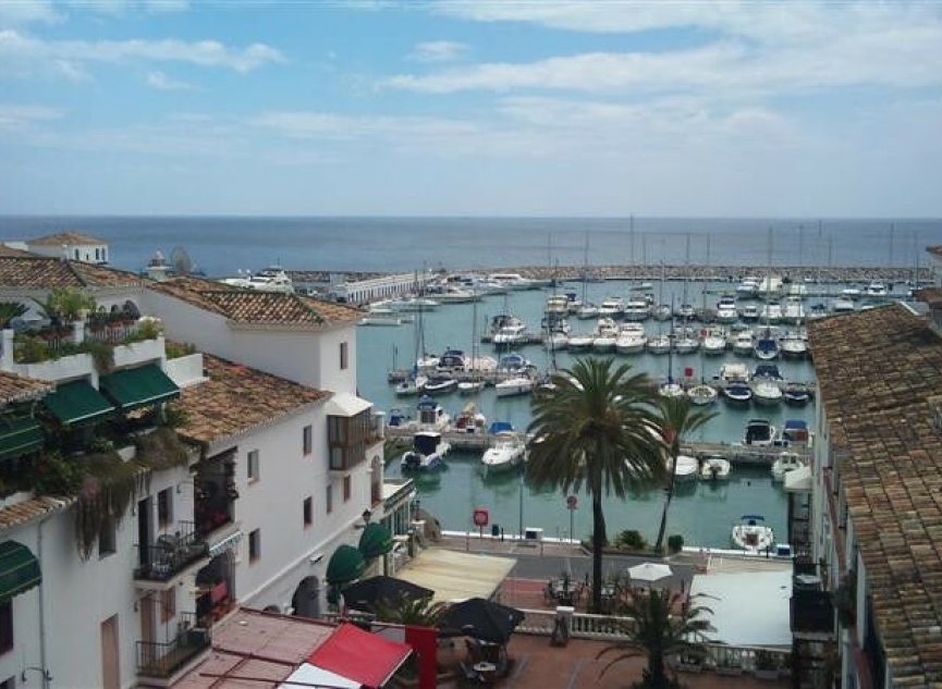Resale - Apartment -
La Duquesa