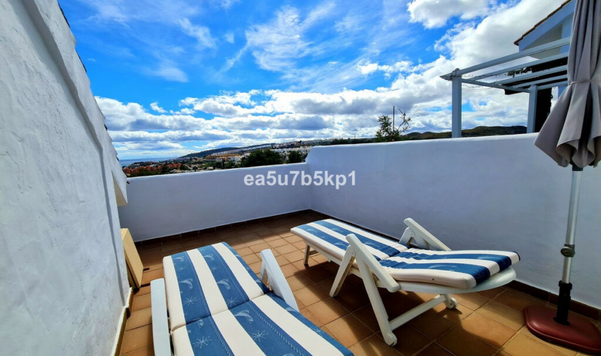 Resale - Apartment -
La Duquesa