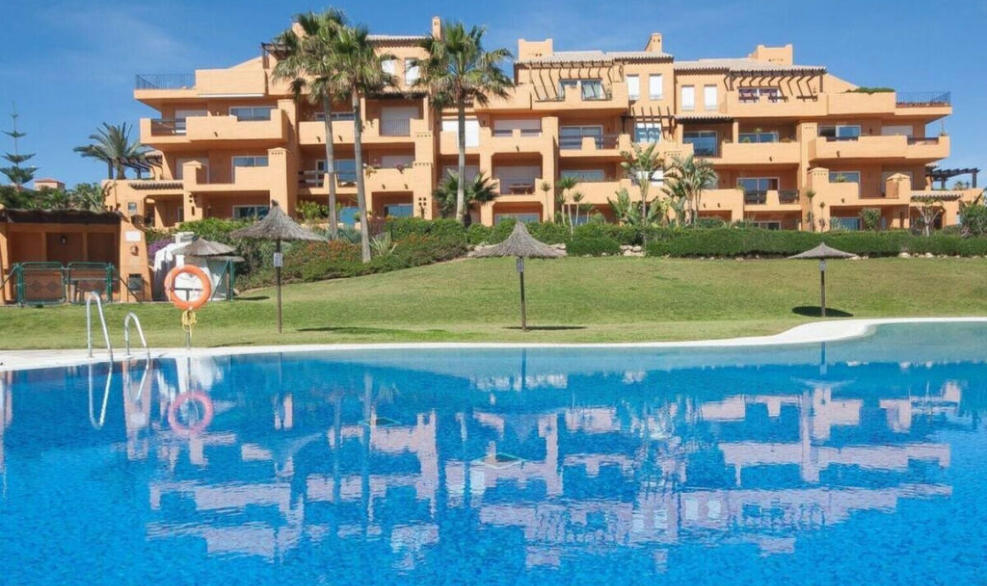 Resale - Apartment -
La Duquesa