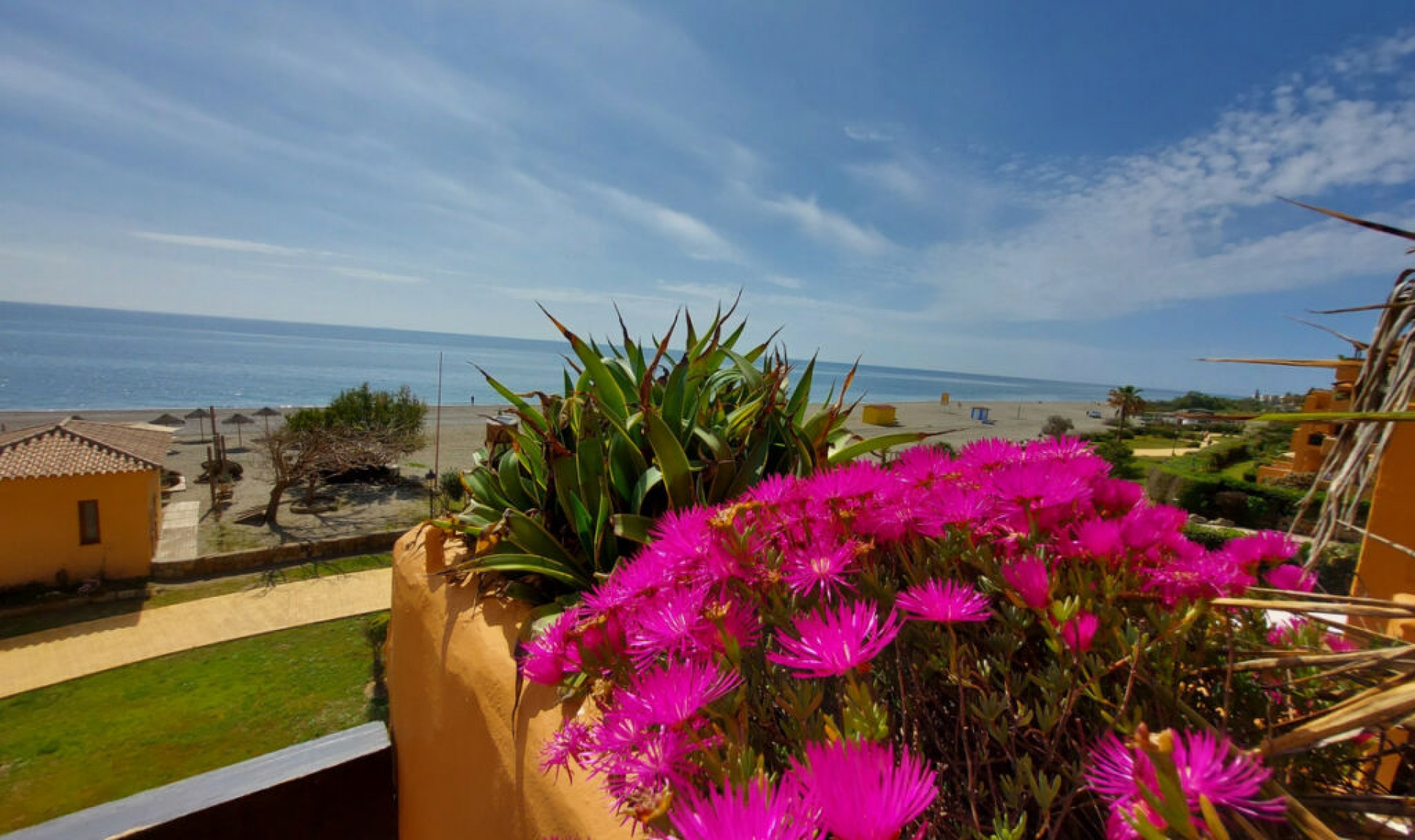 Resale - Apartment -
La Duquesa