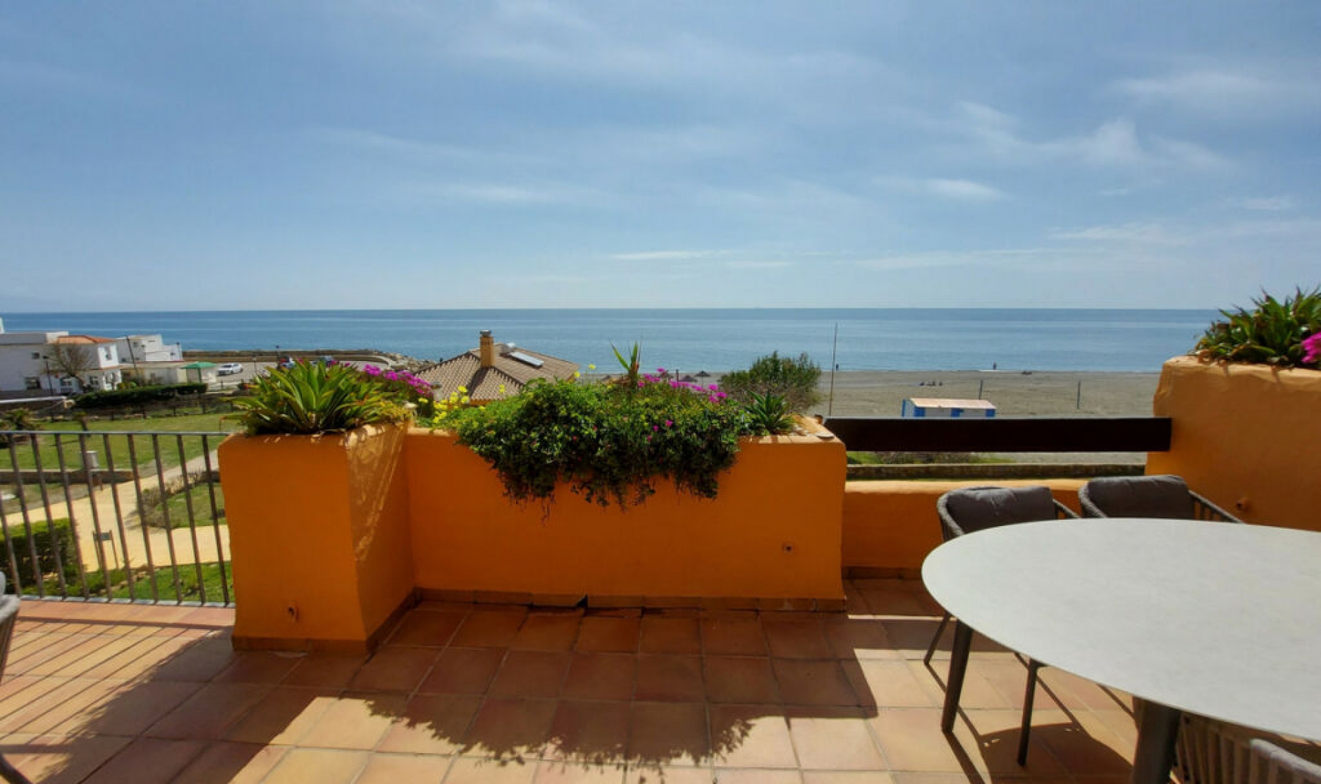 Resale - Apartment -
La Duquesa
