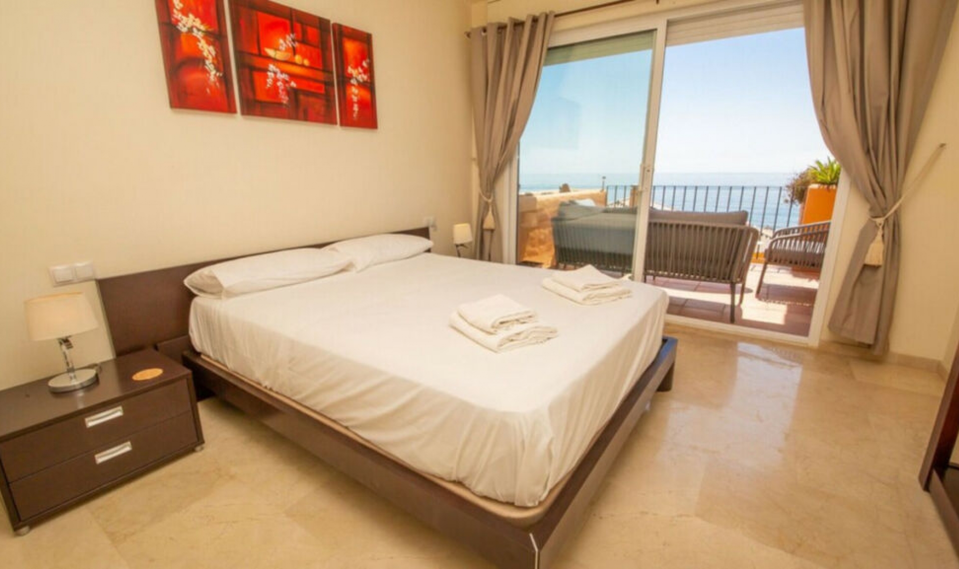 Resale - Apartment -
La Duquesa