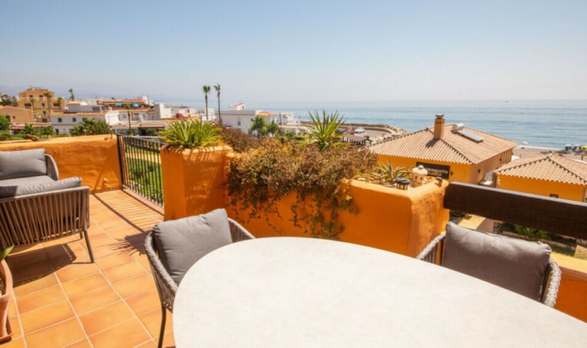 Resale - Apartment -
La Duquesa