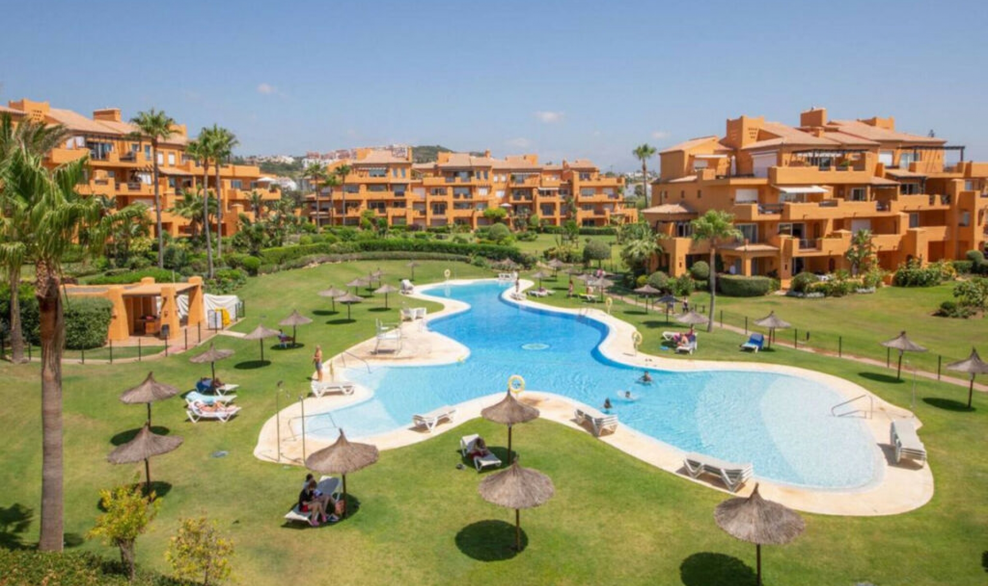 Resale - Apartment -
La Duquesa