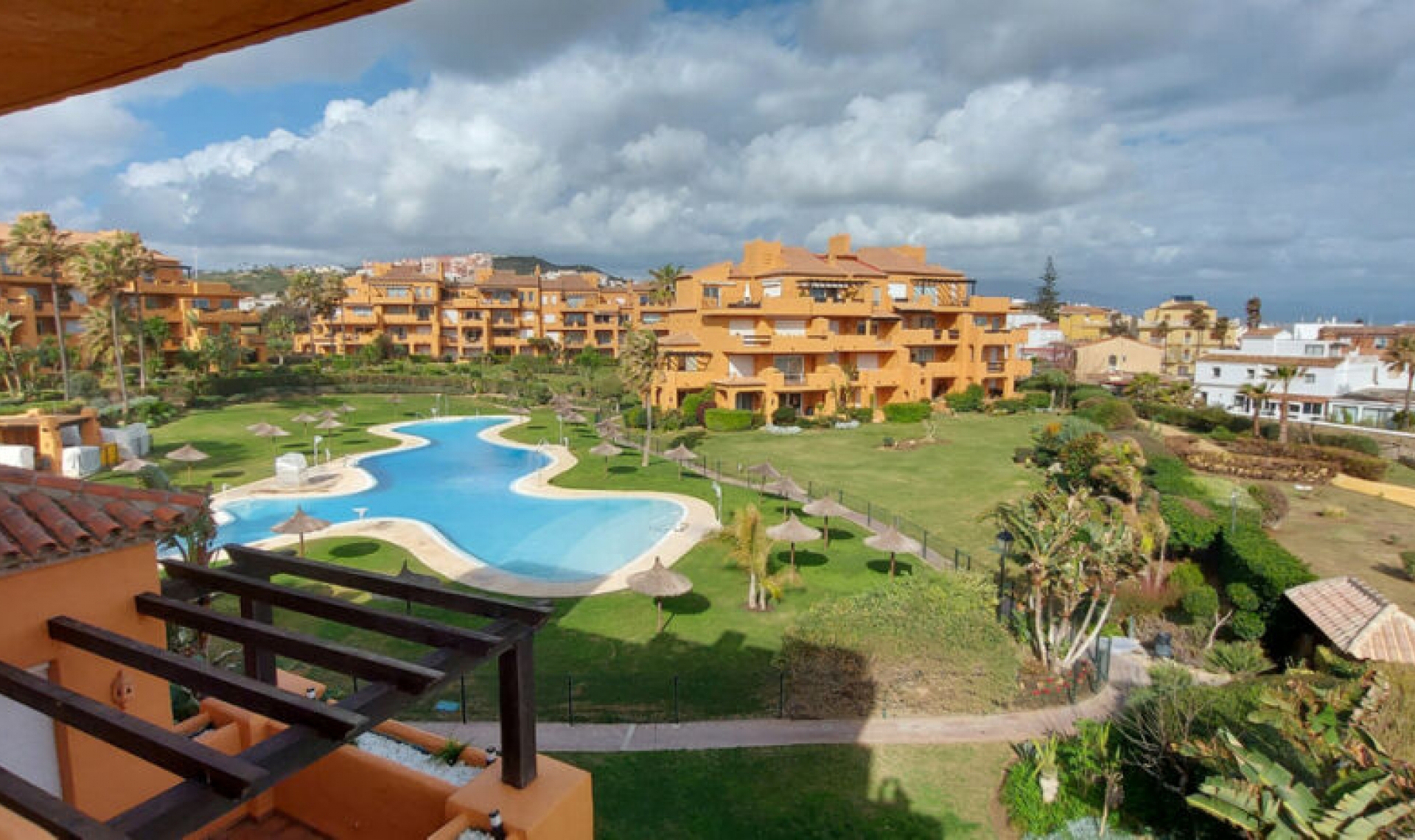 Resale - Apartment -
La Duquesa