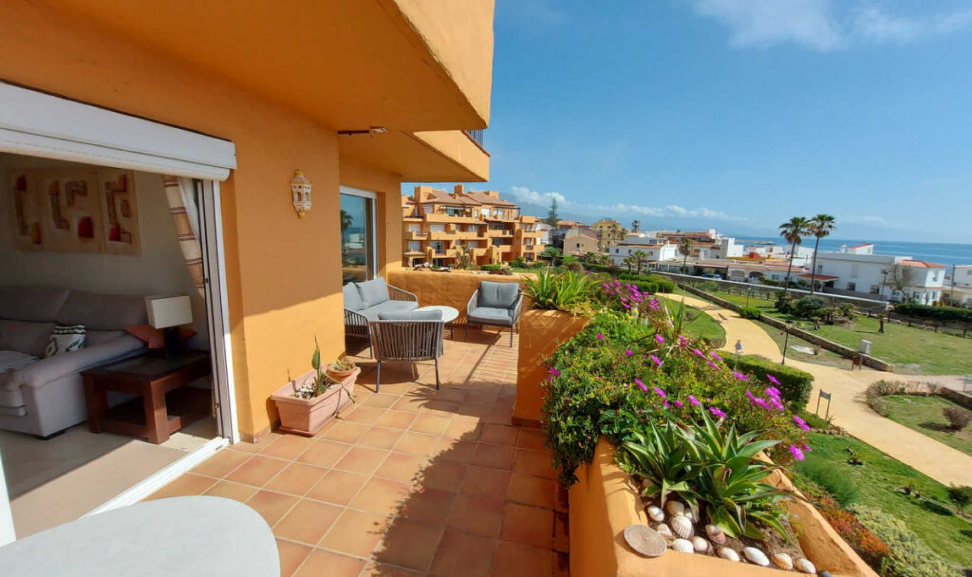 Resale - Apartment -
La Duquesa
