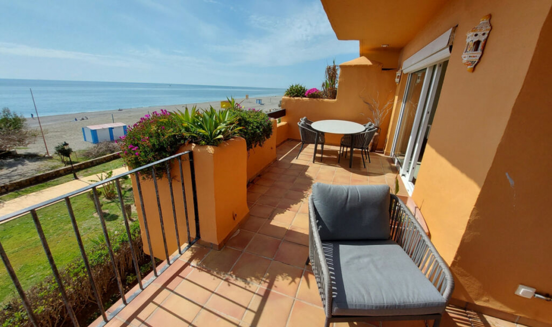 Resale - Apartment -
La Duquesa
