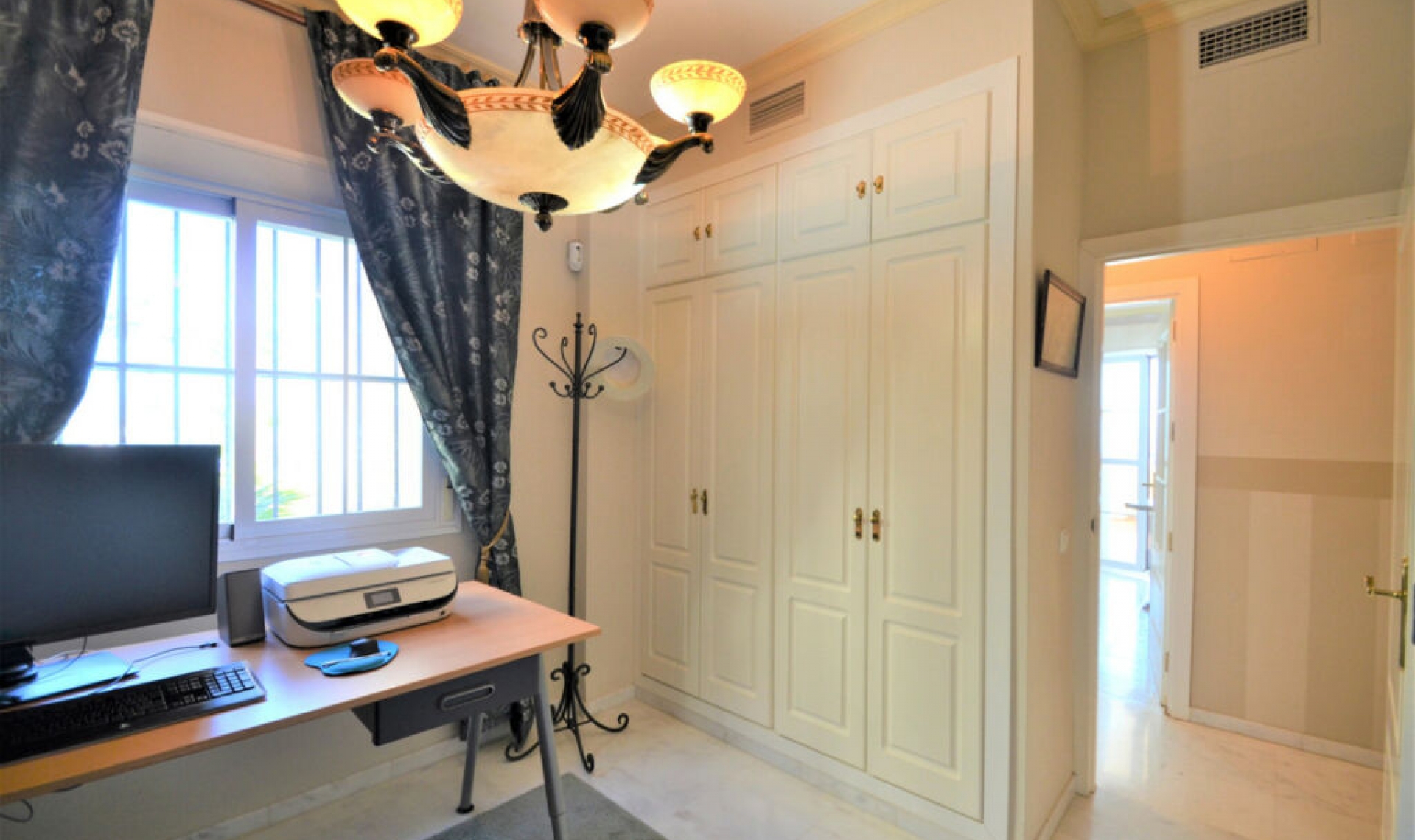 Resale - Apartment -
La Duquesa