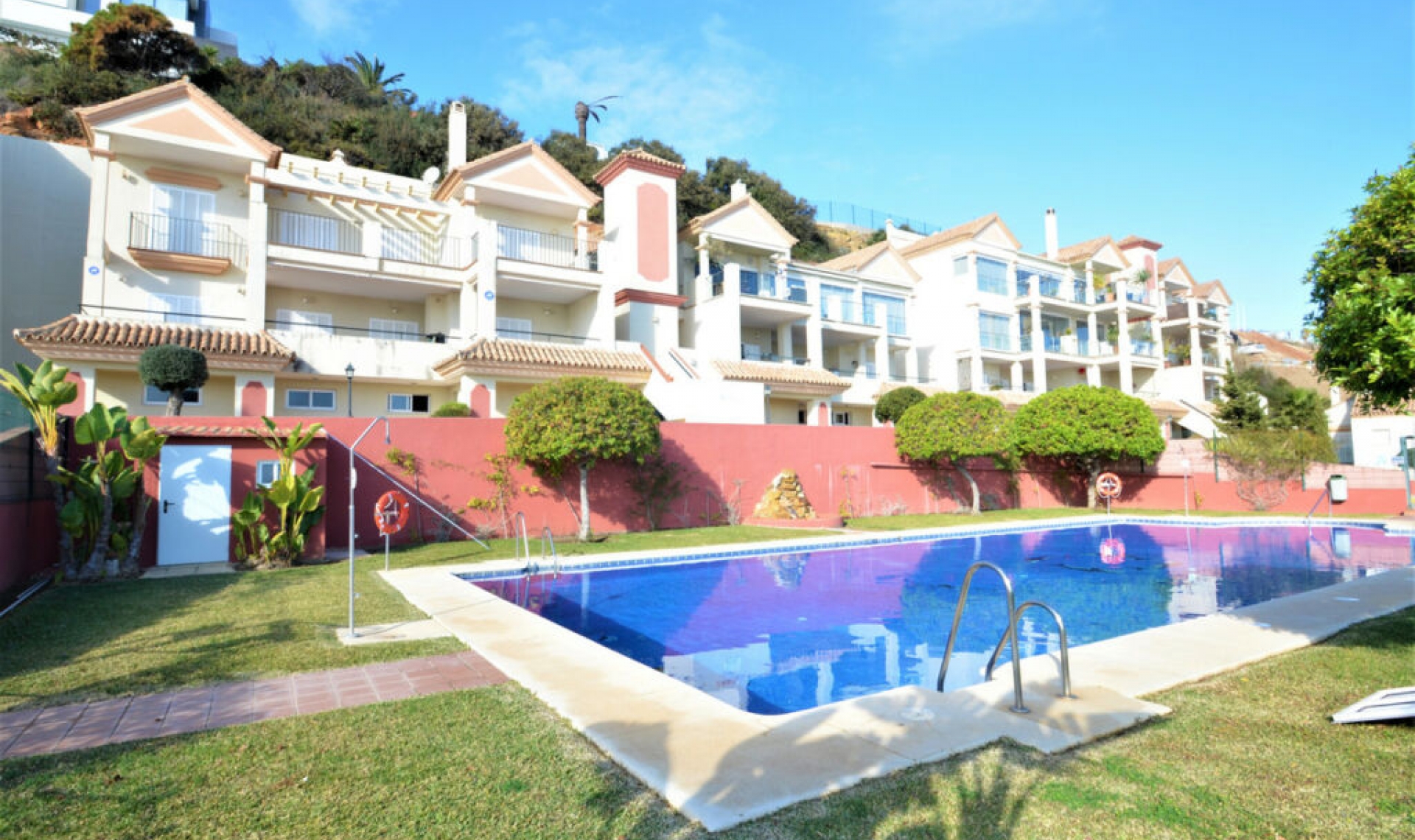 Resale - Apartment -
La Duquesa