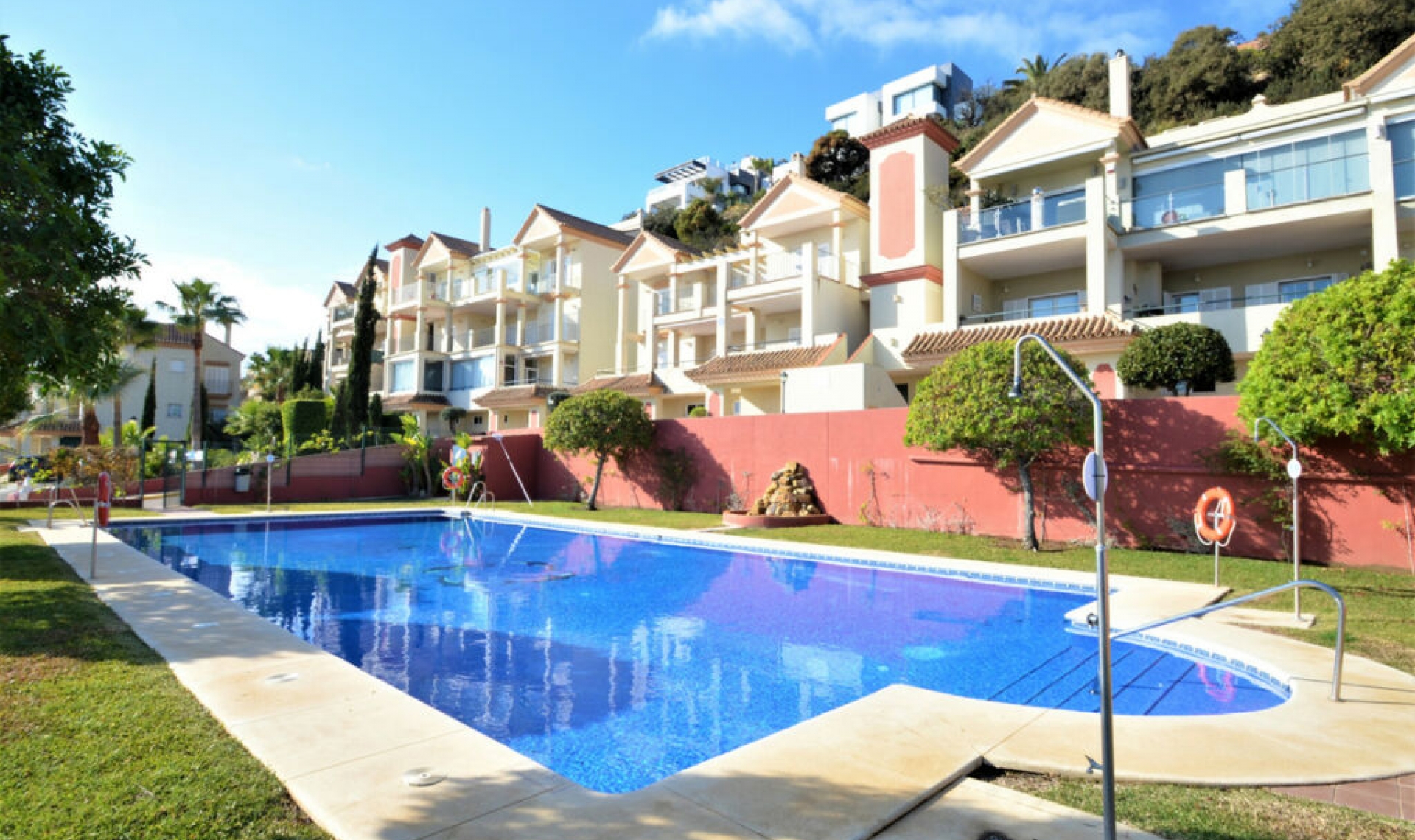 Resale - Apartment -
La Duquesa