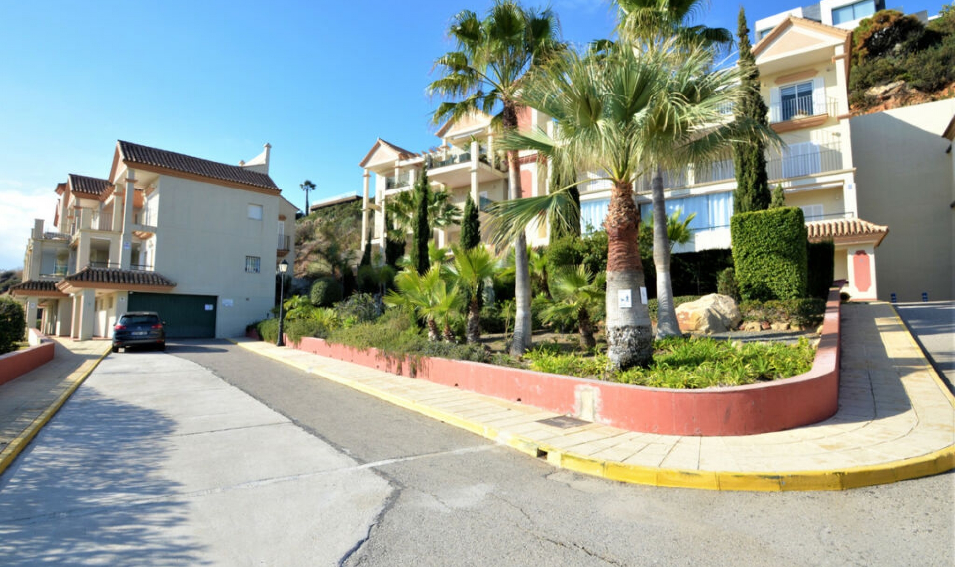 Resale - Apartment -
La Duquesa