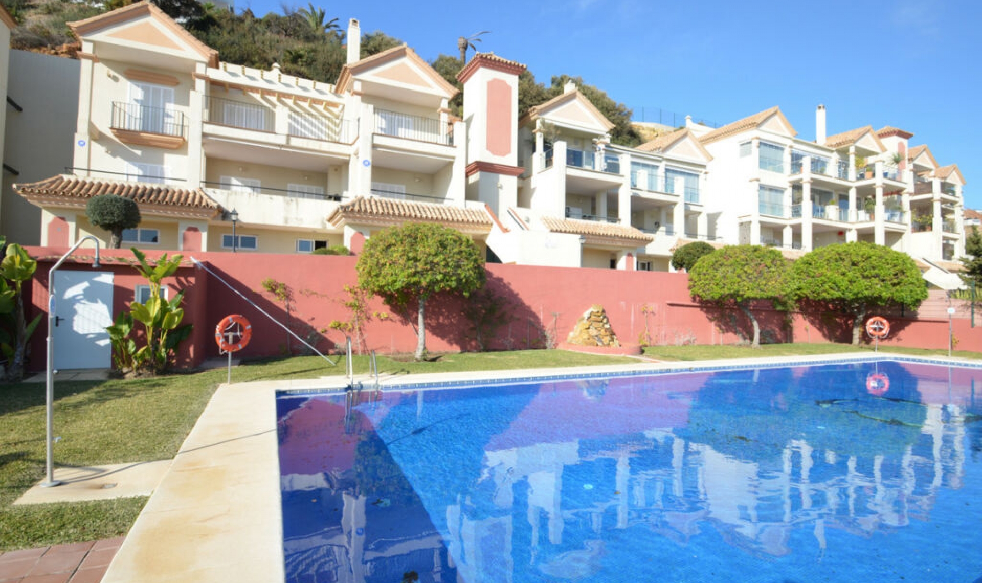 Resale - Apartment -
La Duquesa