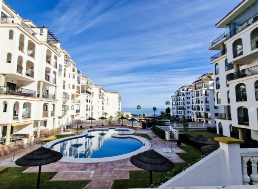 Resale - Apartment -
La Duquesa