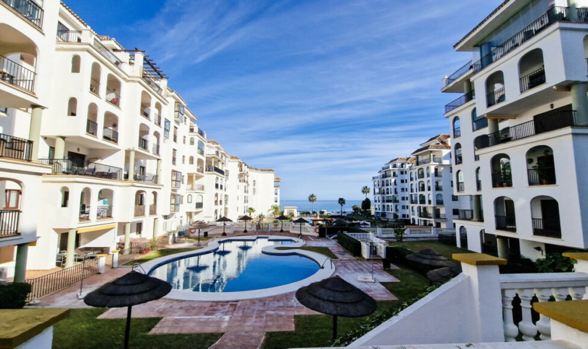 Resale - Apartment -
La Duquesa