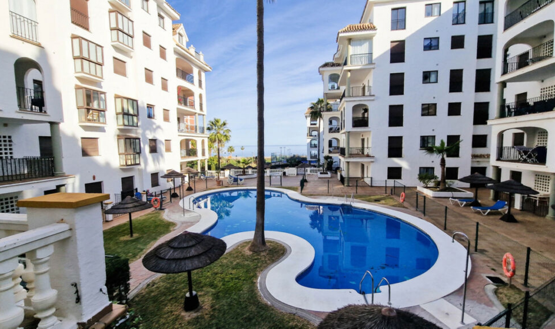 Resale - Apartment -
La Duquesa