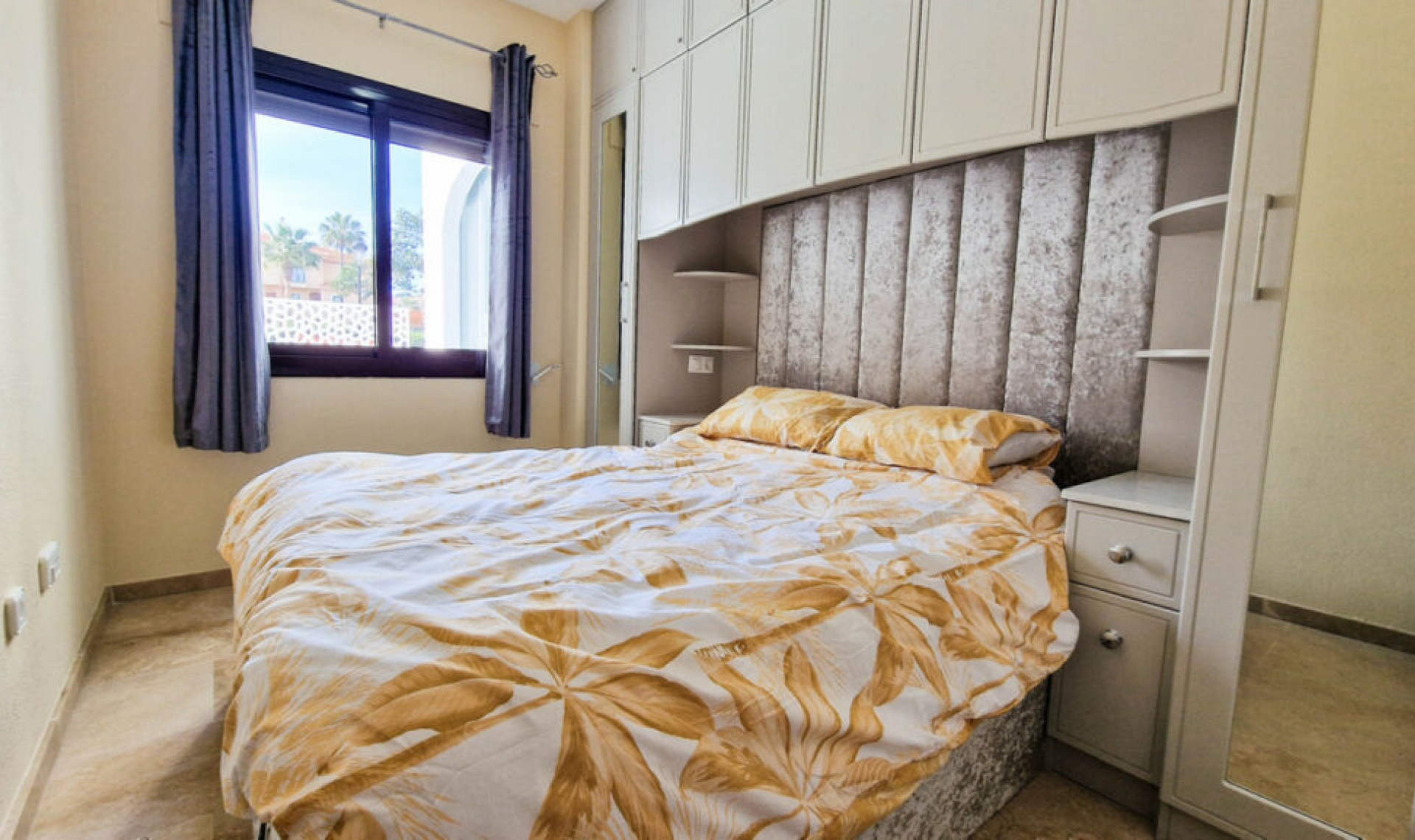 Resale - Apartment -
La Duquesa