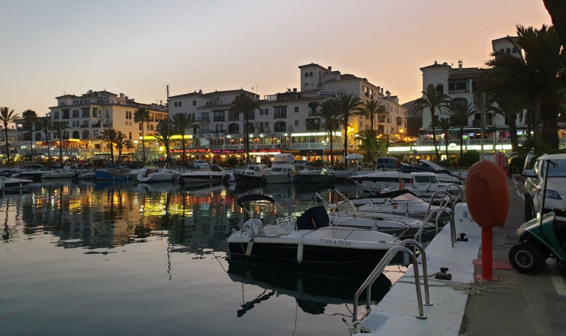 Resale - Apartment -
La Duquesa