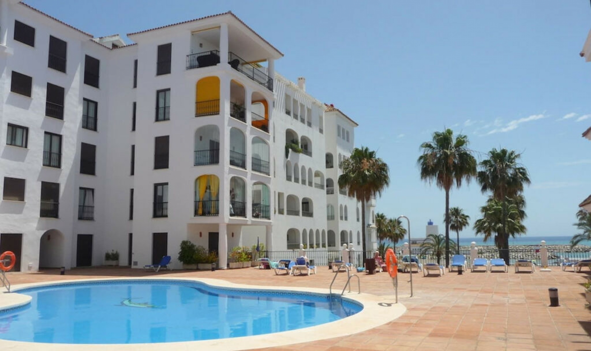 Resale - Apartment -
La Duquesa