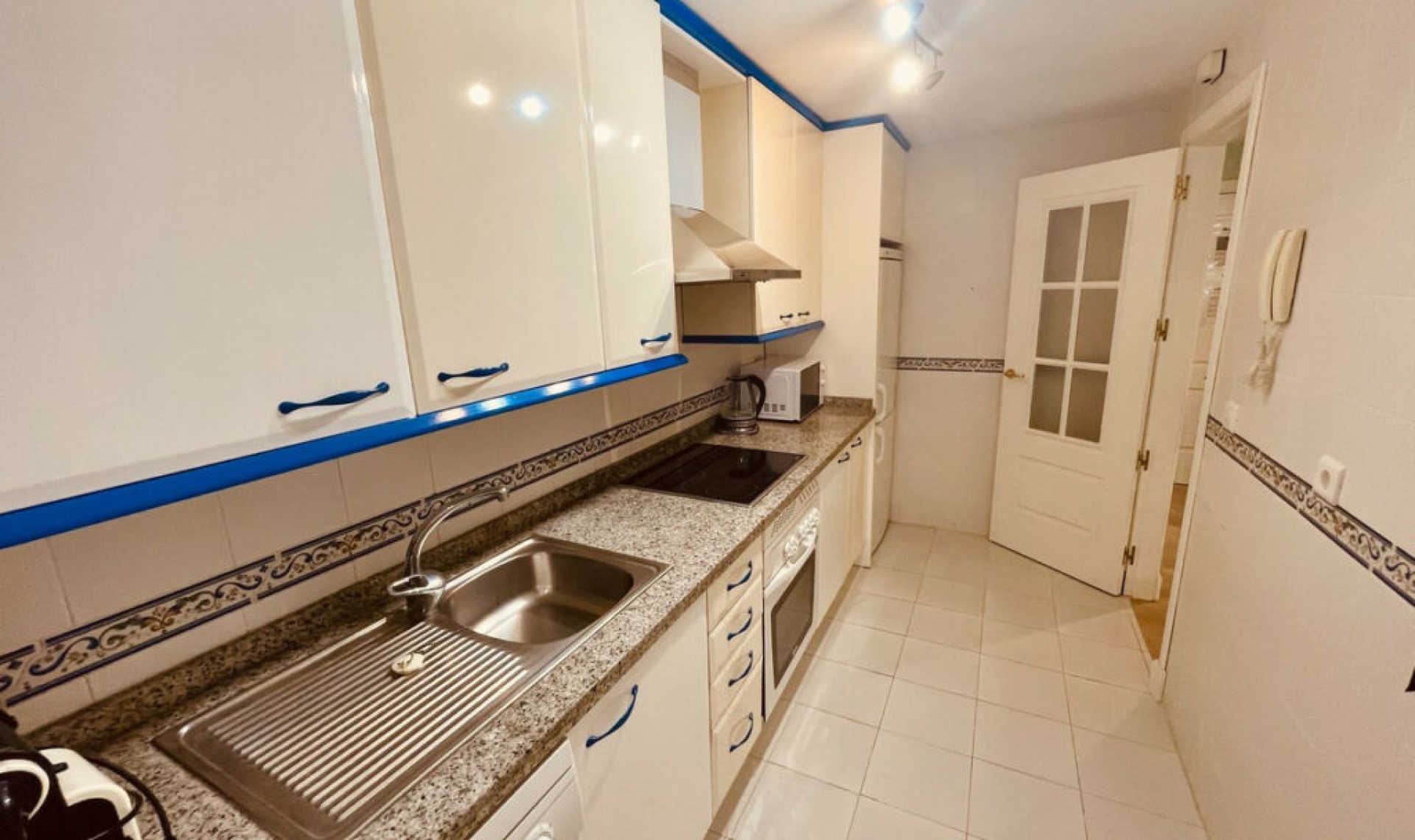 Resale - Apartment -
La Duquesa