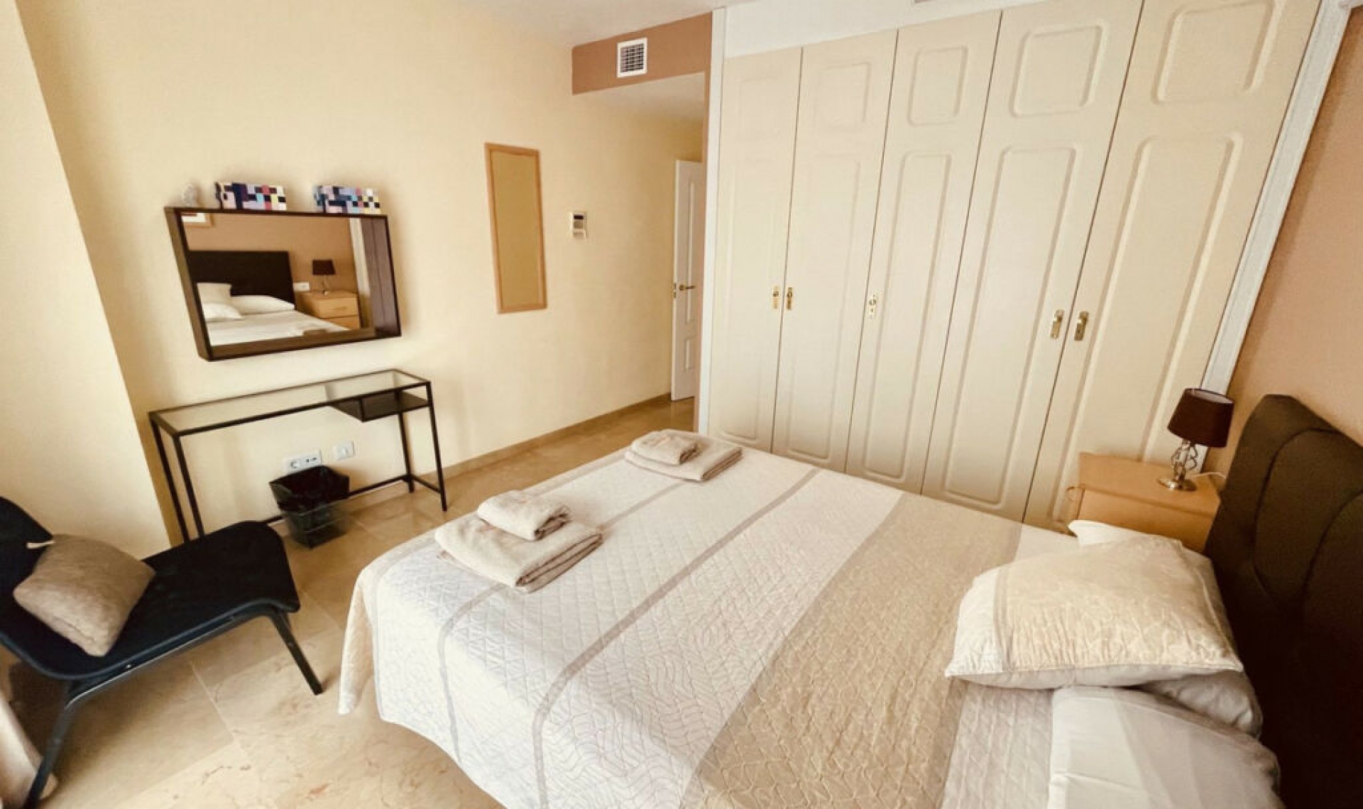 Resale - Apartment -
La Duquesa