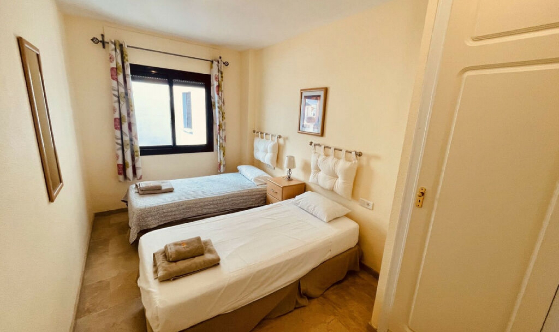 Resale - Apartment -
La Duquesa