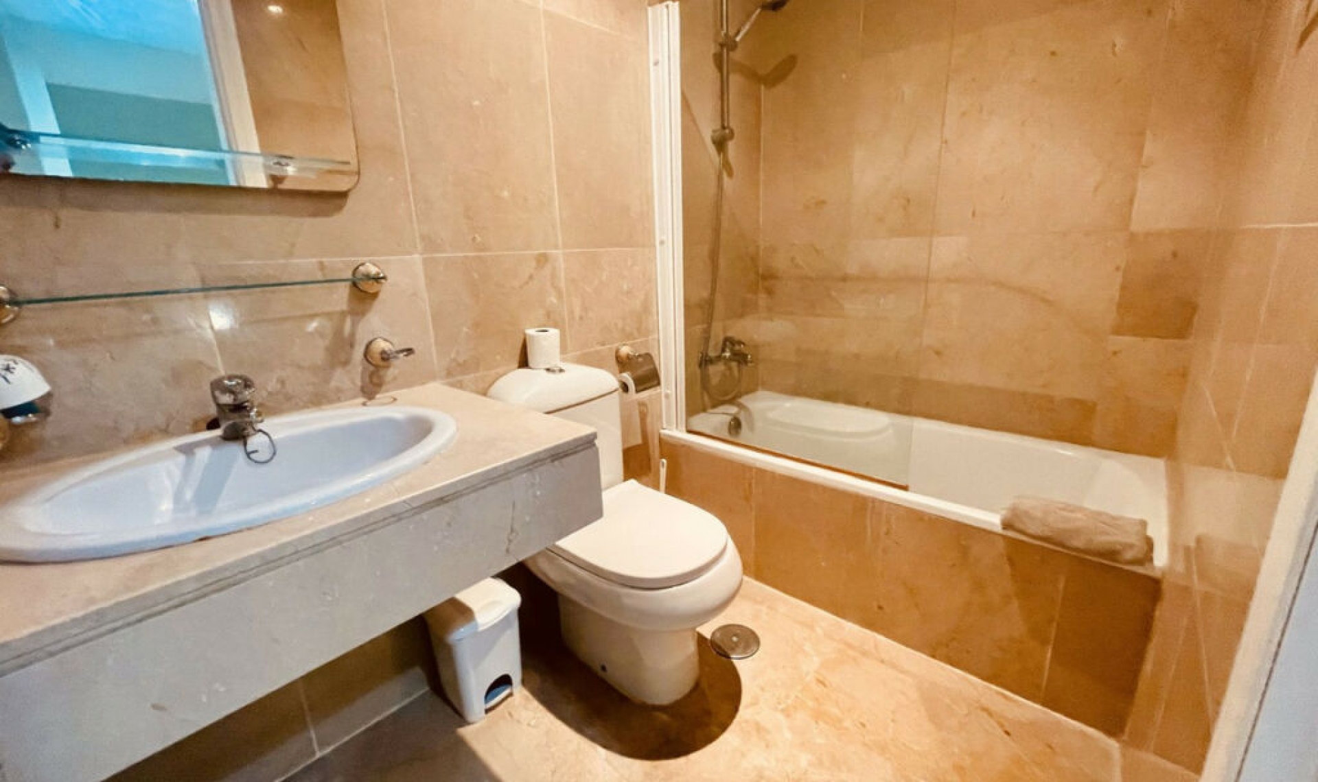 Resale - Apartment -
La Duquesa