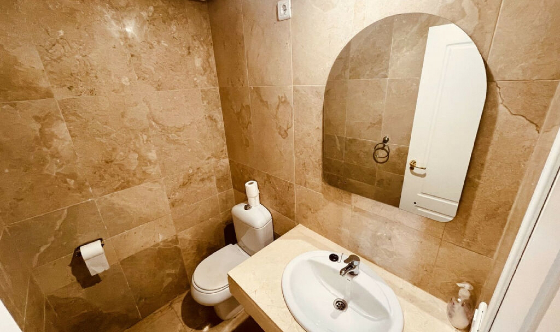 Resale - Apartment -
La Duquesa