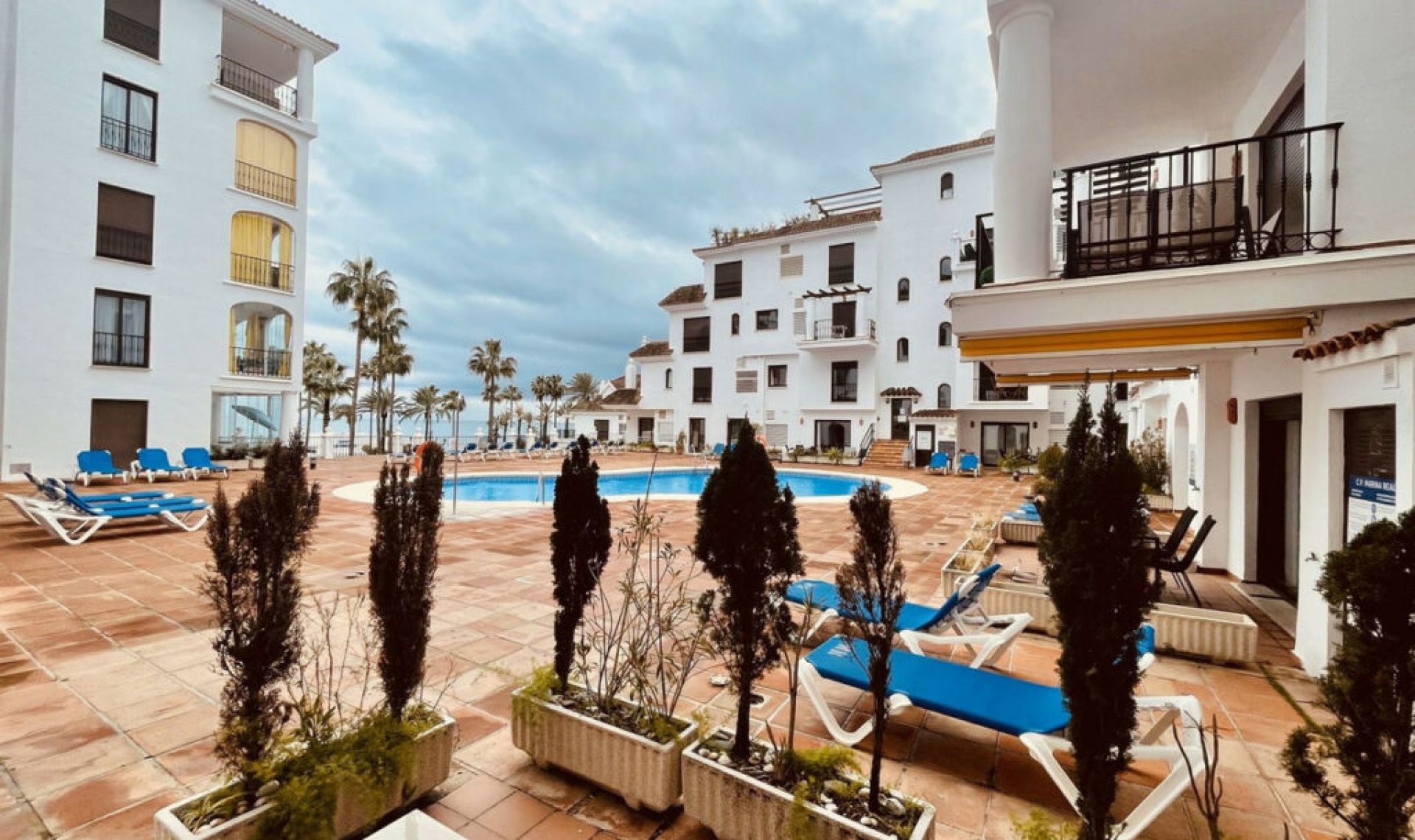 Resale - Apartment -
La Duquesa