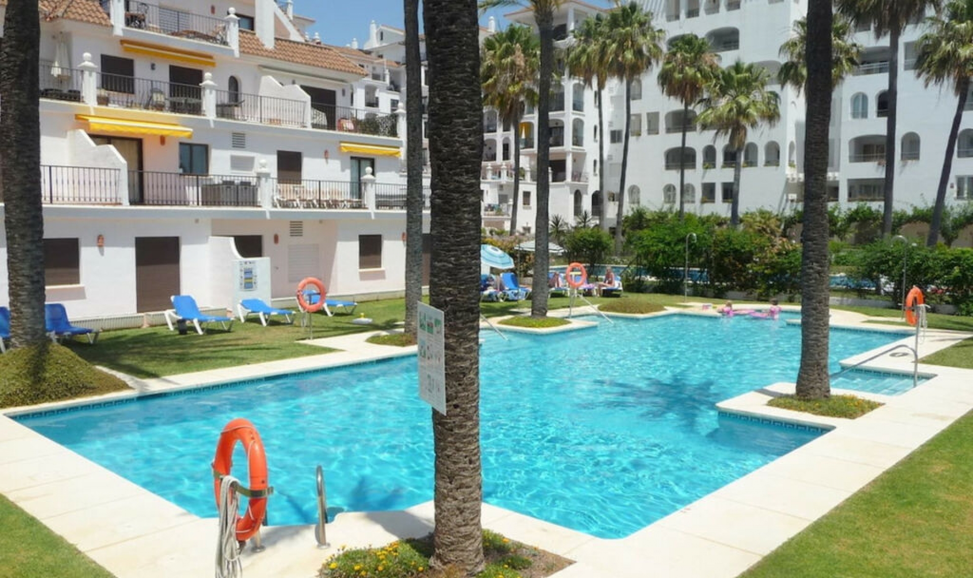 Resale - Apartment -
La Duquesa