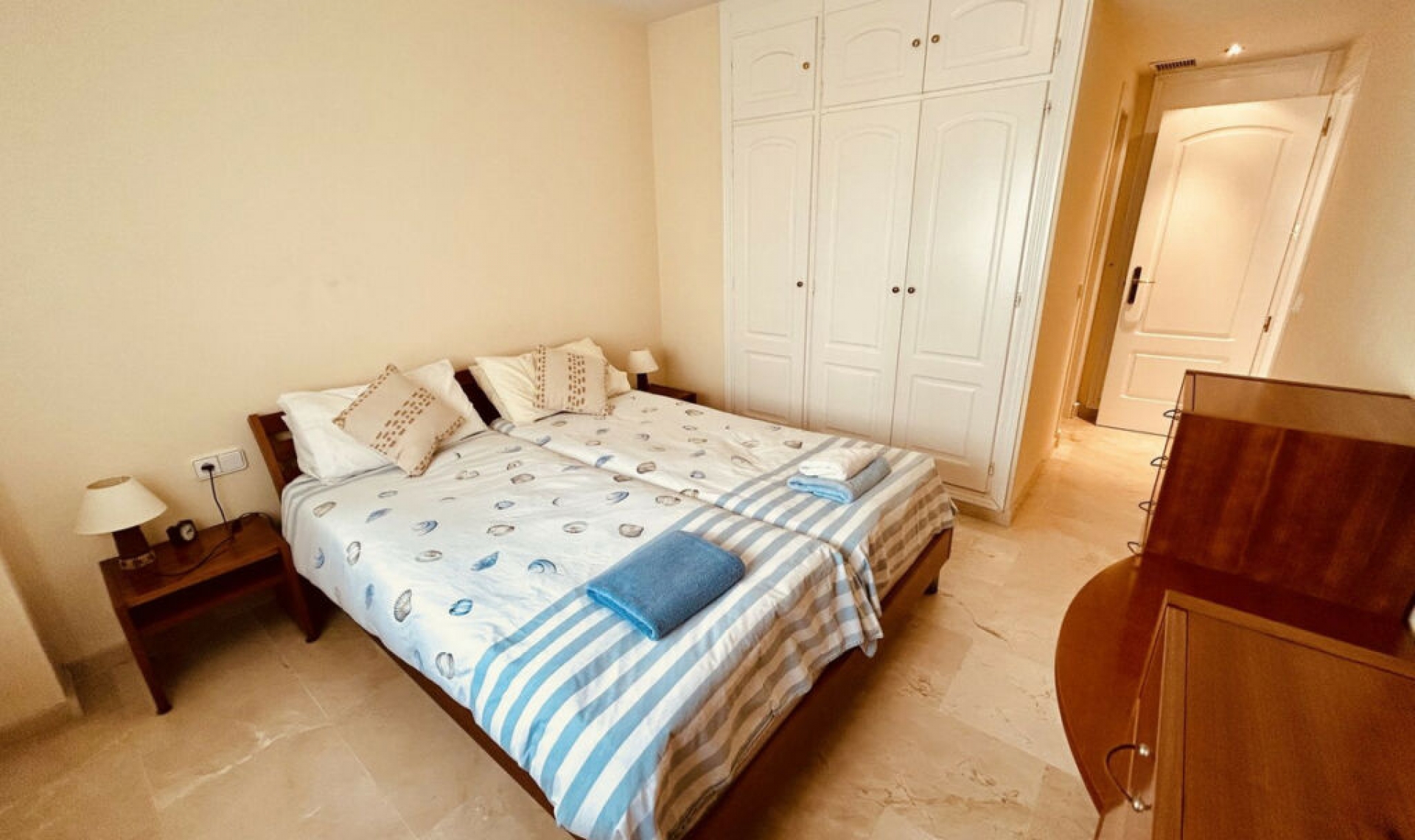 Resale - Apartment -
La Duquesa