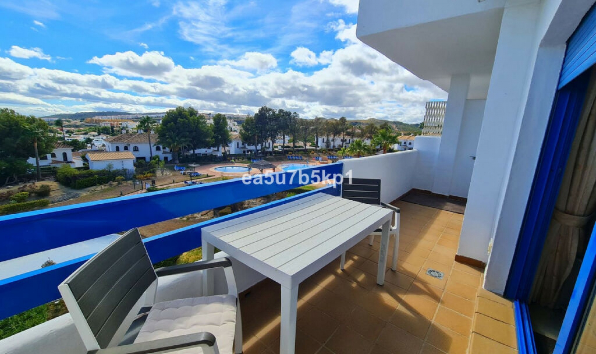 Resale - Apartment -
La Duquesa