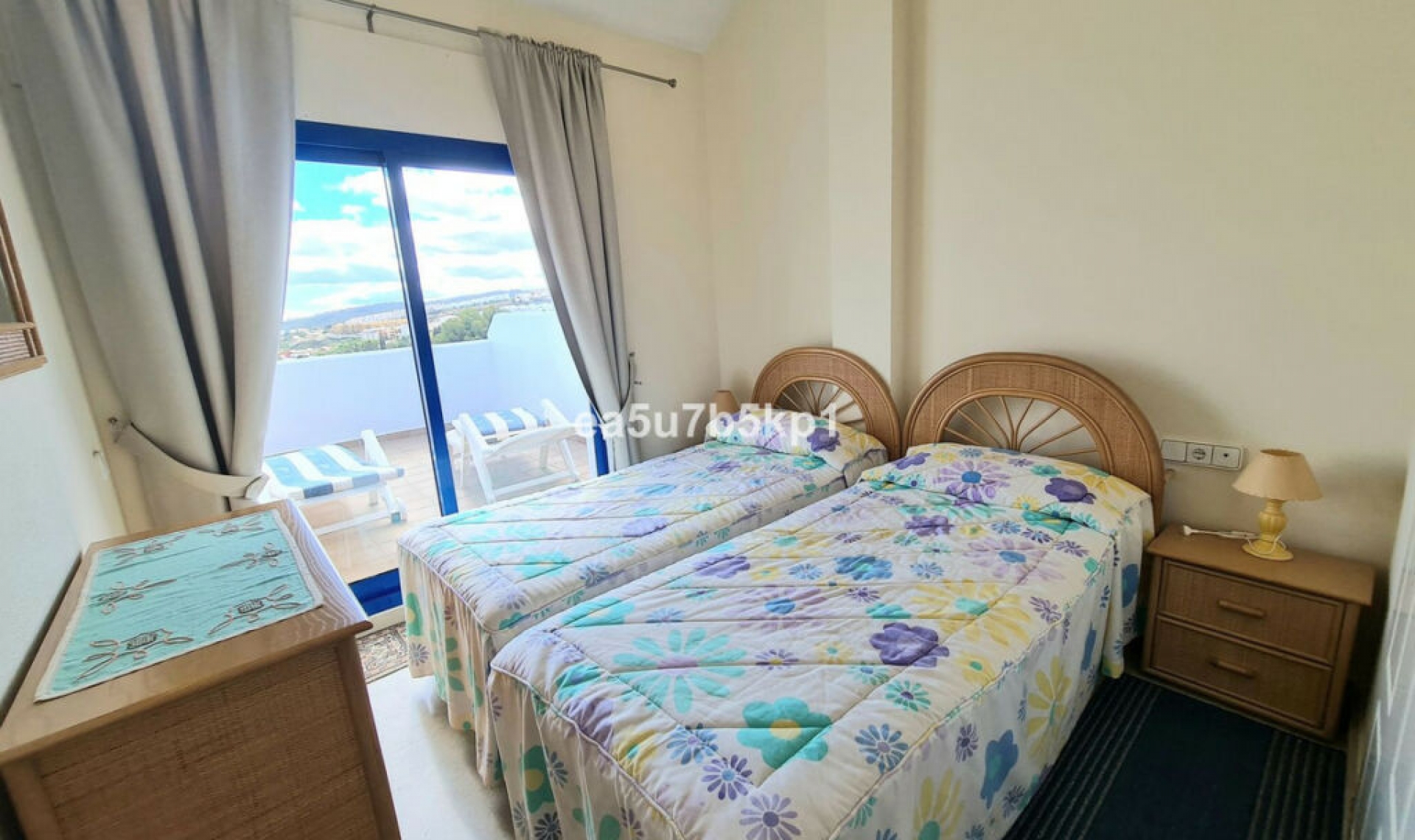 Resale - Apartment -
La Duquesa